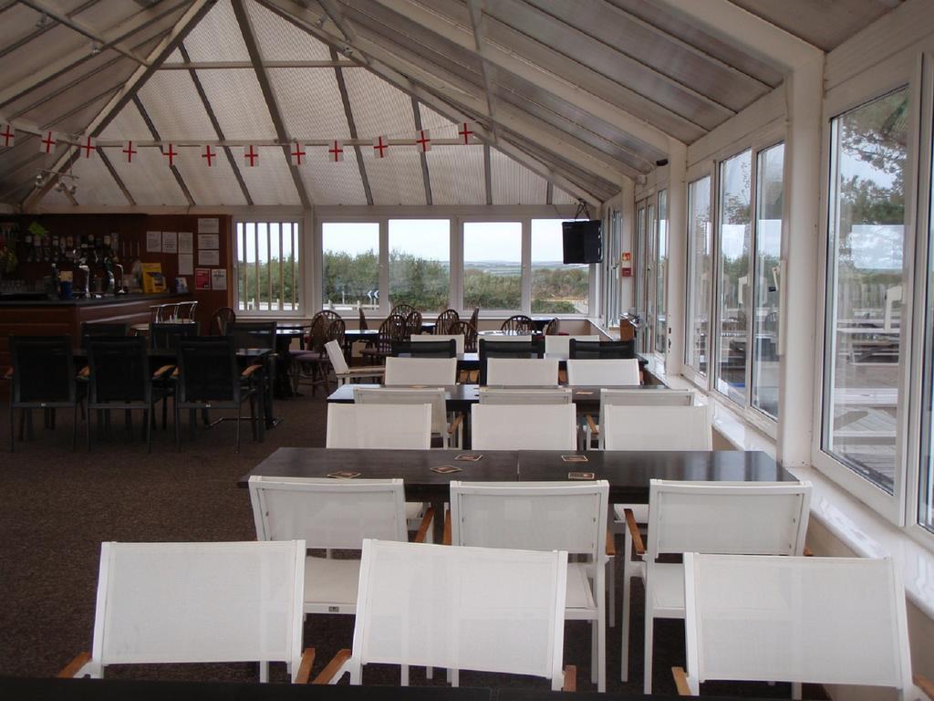 Chalets & Lodges At Atlantic Bays Holiday Park Падстоу Екстериор снимка