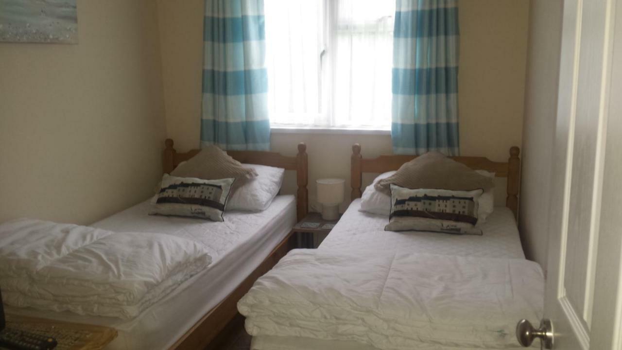 Chalets & Lodges At Atlantic Bays Holiday Park Падстоу Екстериор снимка